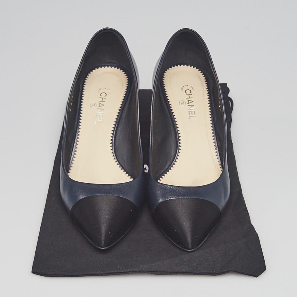Chanel kitten heel shoes navy black cap toe